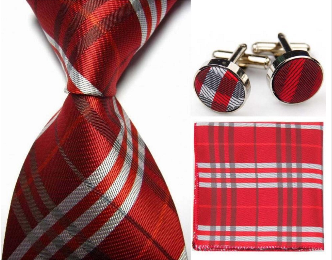 Cravate rouge avec mouchoir et boutonnière 2